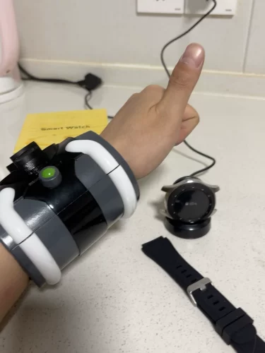Click to view full screen Ben 10 Ultimatrix V2 (Albedo Ultimate Omnitrix – Prop Version) photo review
