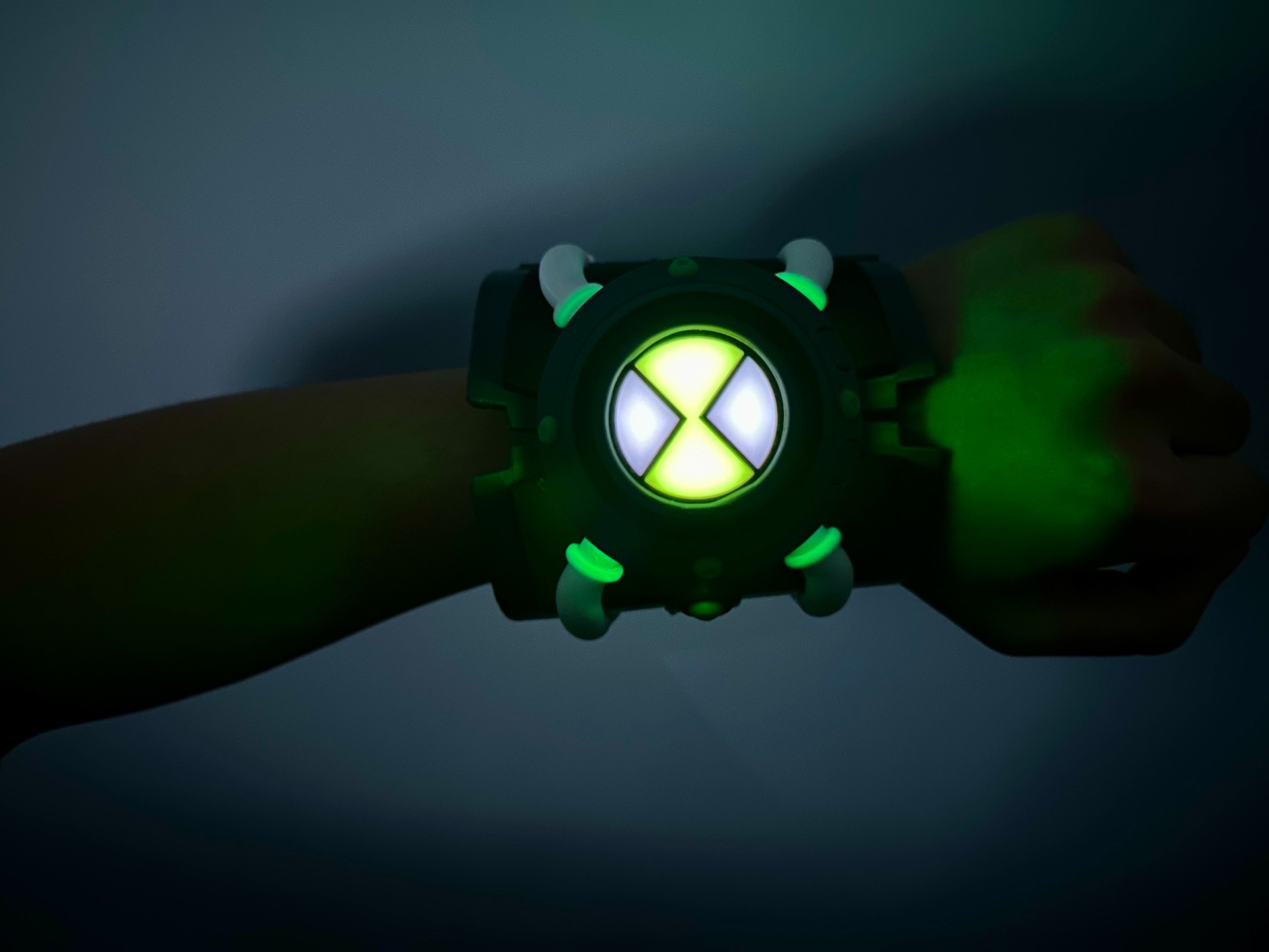 Ben 10 “Race Against Time” Omnitrix (First Generation) - Image 8