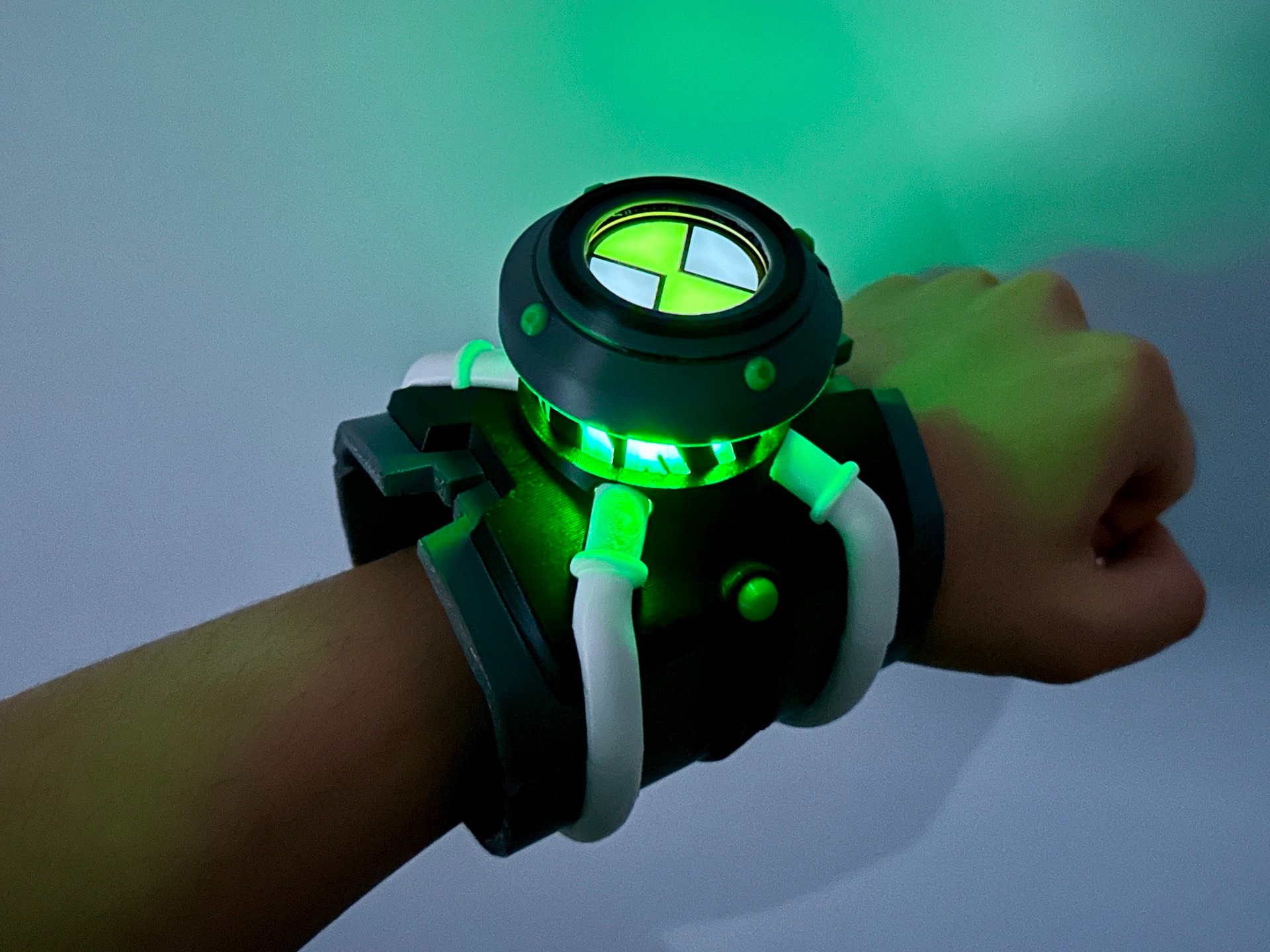 Ben 10 “Race Against Time” Omnitrix (First Generation) - Image 2